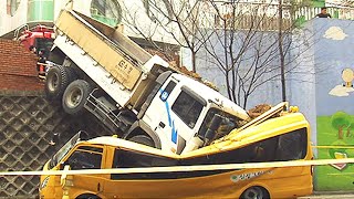 TOP 25 Dangerous Heavy Excavator, Dozer, Crane, Truck &amp; Car Operation Fails | Total Idiots At Work