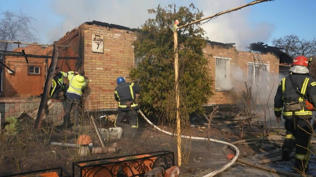 Kyiv emergency crews battle blaze sparked by Russian strike | AFP