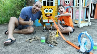 LUCAS E PAPAI BRINCAM COM UMA PISTA GIGANTE DE CARRINHOS HOT WHELLS E O SUPER LAVA RÁPIDO