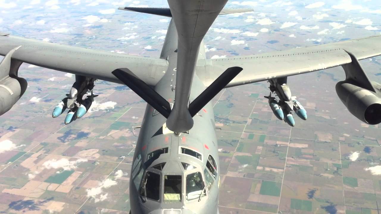 B52  Air refueling