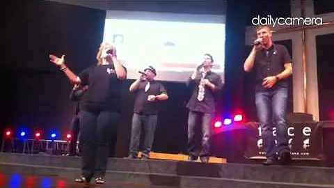 Lee Smoot sings with #face during benefit concert ...