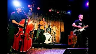 O Último Dos Moicanos (Ao Vivo No Kiss Club) - Asteroides Trio