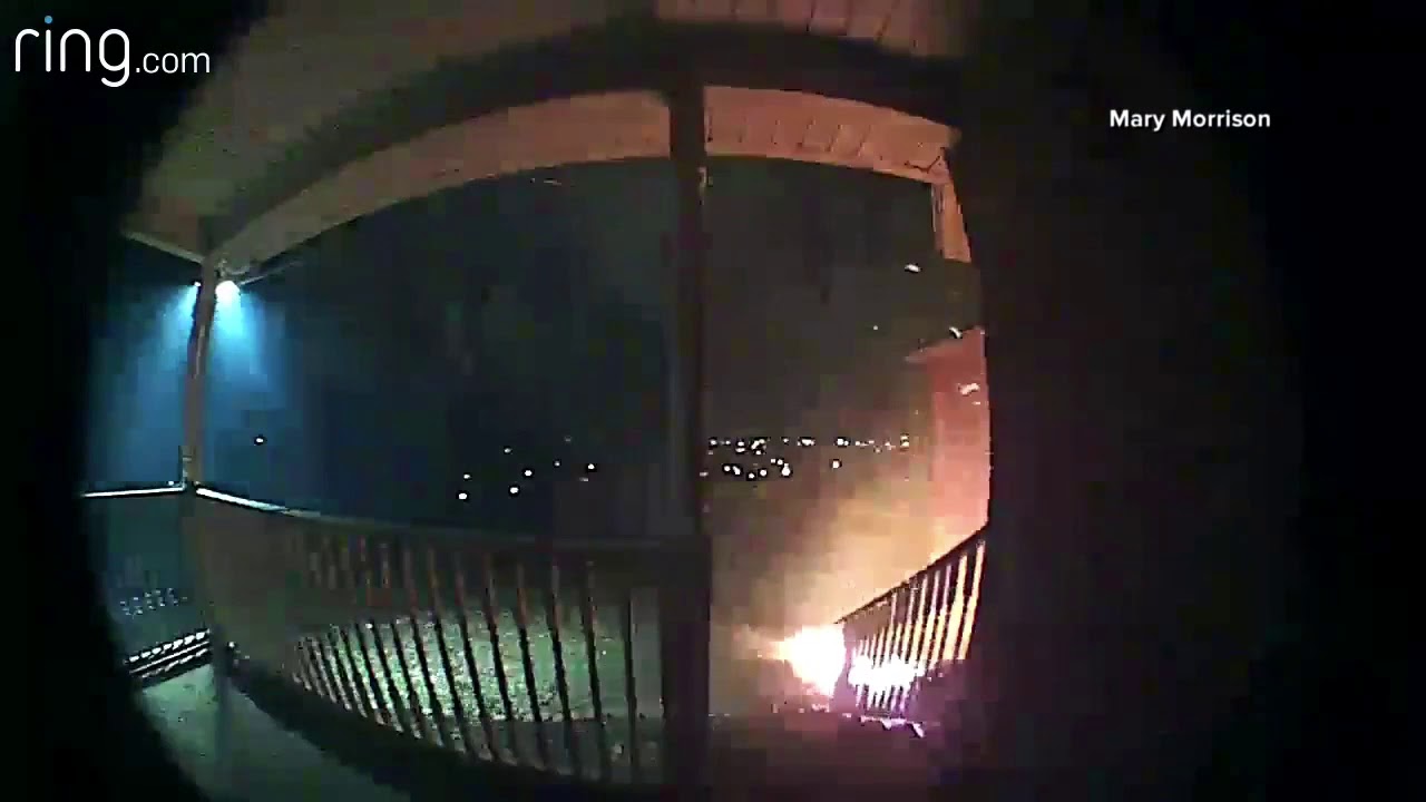 Woman’s house catches fire due to faulty Christmas lights (Dec. 8, 2017