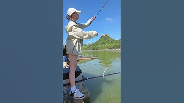 Trời đẹp bé lại đi câu cá #becauca #fishing #girlfishing