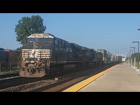 Trains in Elkhart Indiana USA, Railcam, Fast Freight & Amtrak