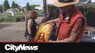 Over 400 artists show off work in annual Edmonton Whyte Ave Art Walk