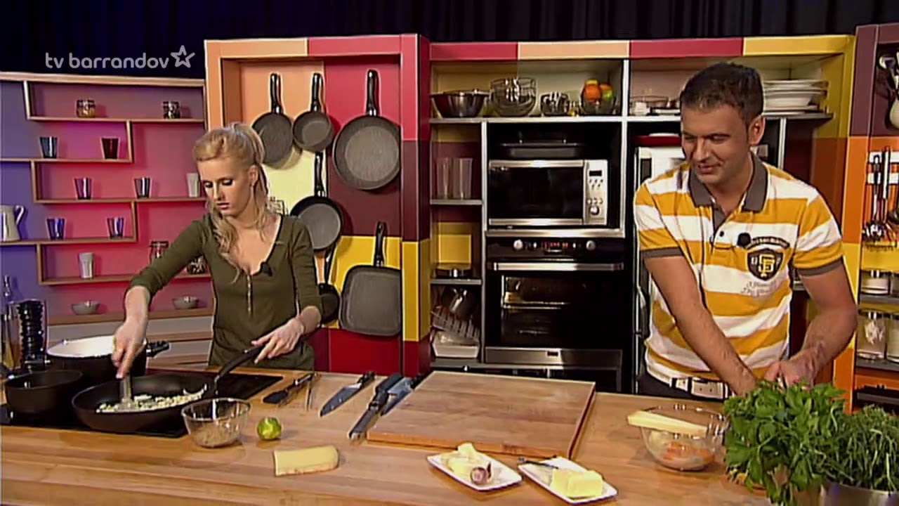 Kašpárku vař - Tagliatelle s Comte, šalotkami, ořechovým olejem a hruškami