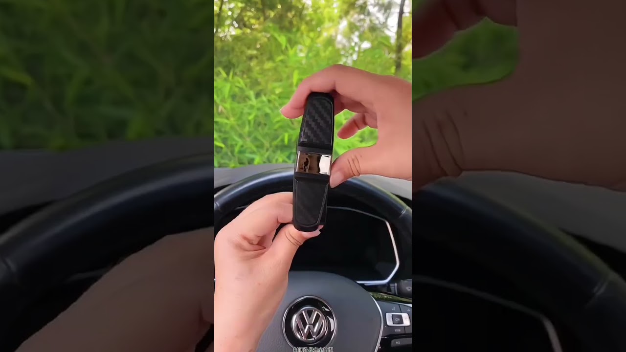 Car glasses clip. You must wear sunglasses when driving in summer. This glasses clip recommended