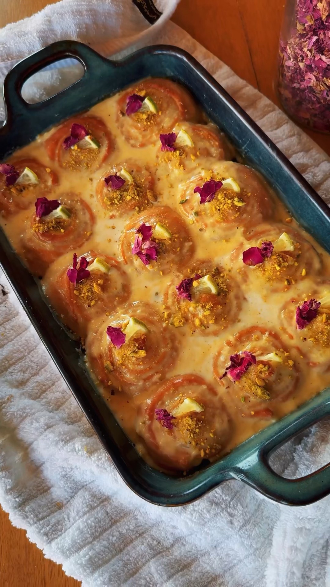 Lemon cinnamon rolls 🍋 #abirzkitchen #cinnamoroll - YouTube