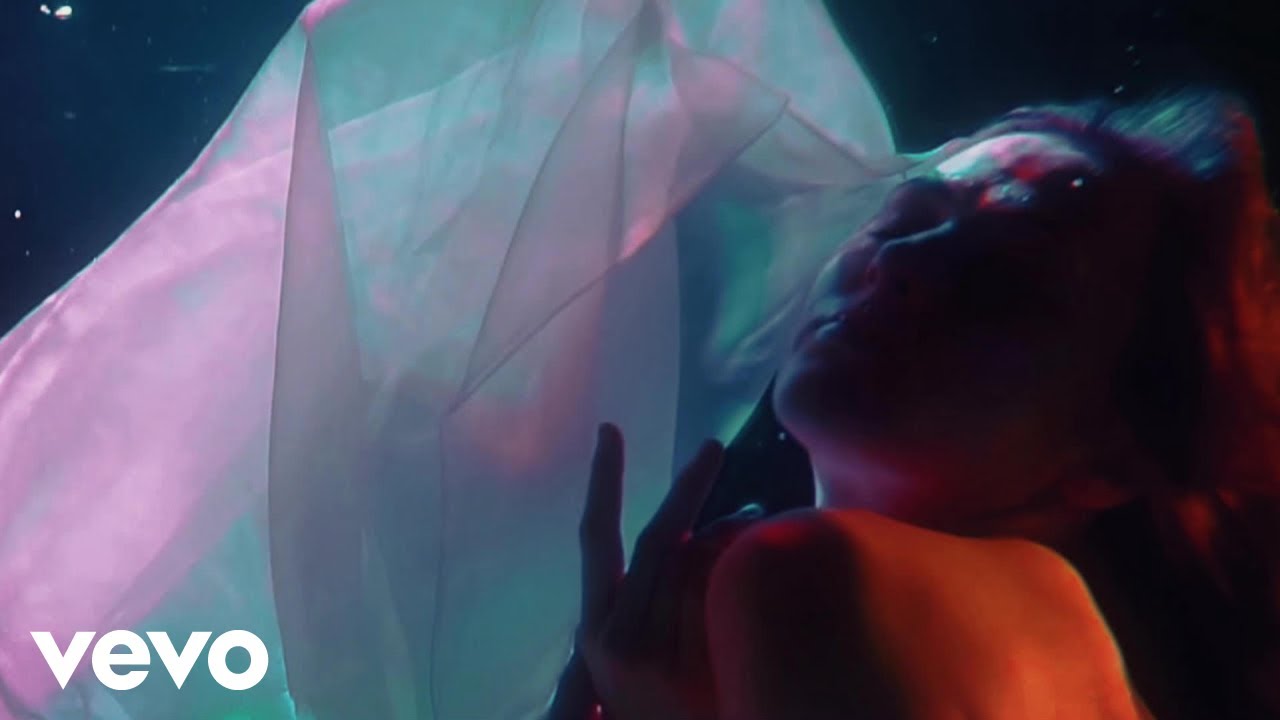 Glimmerous - When It's Dark (Official Music Video) ft. Lola Leona, Thanatar