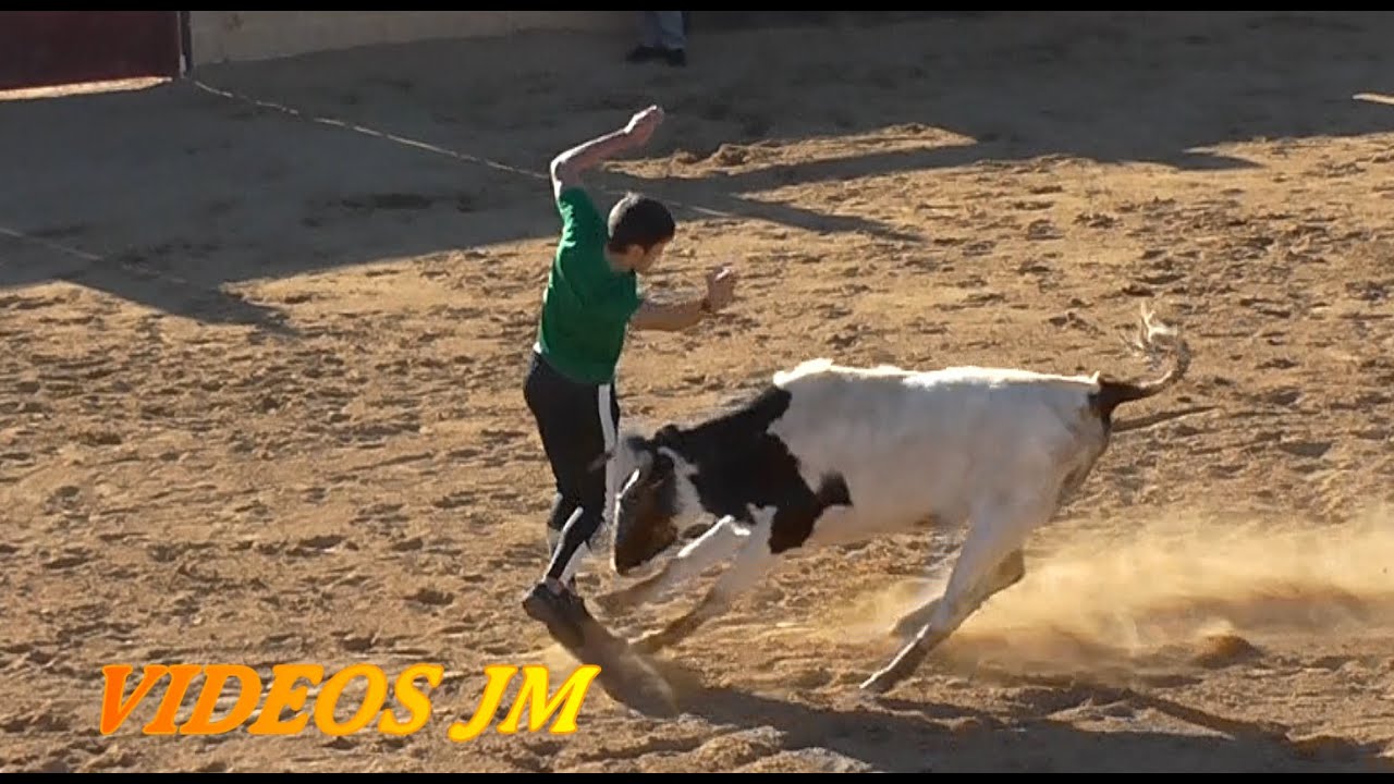 ¡Gran Vaca de Barcial.!!! Capea Campos Taurinos (19-03-23)