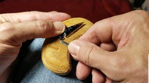 998 - Flintknapping Thin Obsidian Flake Part 1/2