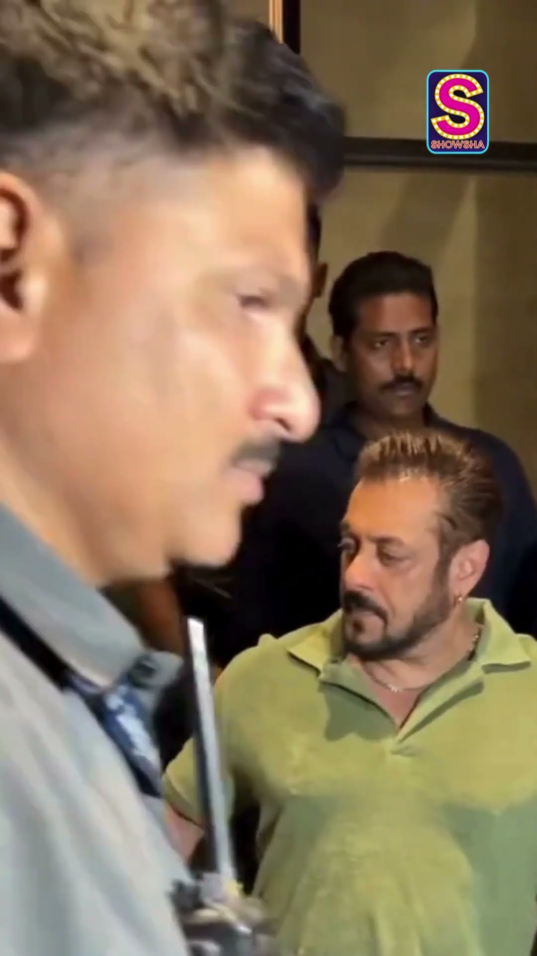 Salman Khan Shows Up tO Support Amir Khan At Loveyapa Screening | Bollywood  | N18S | #shorts