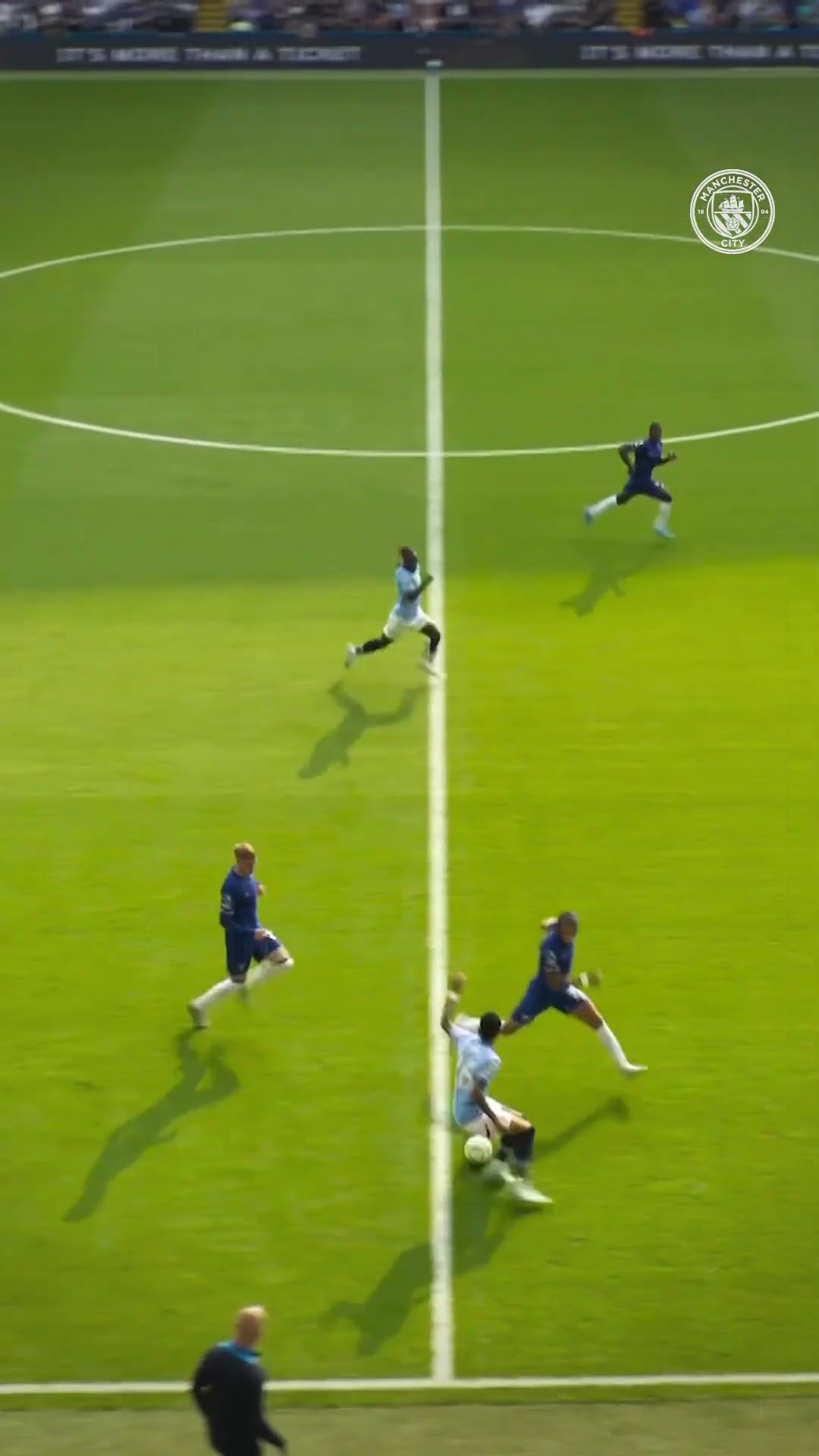 The ball control from SAVINHO ? #mancity #football #skills #shorts #shortsvideo #shortsfeed