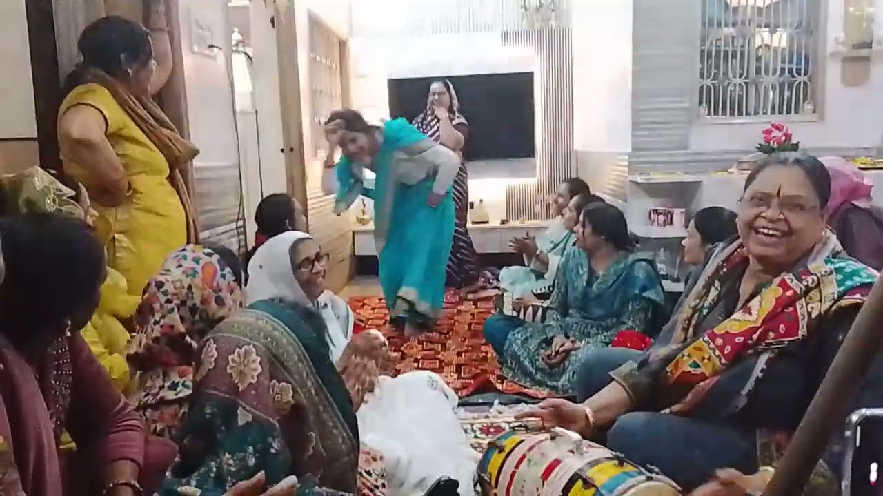 मजेदार गीत पर जोरदार डांस किया हमारी सखी ने सासुल पनिया कैसे जाऊं रसीले दो नैना🌹🙏🏻❤️👌🥰