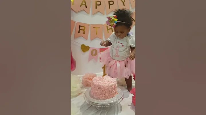 Smash Cake DIY | First Birthday Baby Girl Smash Cake Photography | Pink Rossette Cake