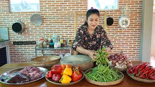 Country chefs: Green pea, chili, belle pepper cook with beef - Country food cooking
