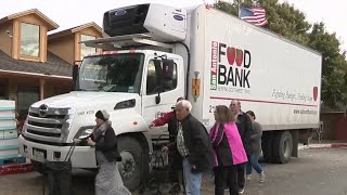 H-E-B donates nearly 2,000 Thanksgiving meals to San Antonio Food Bank during shortage