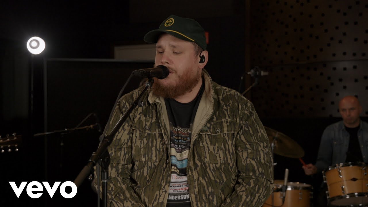 Luke Combs - Huntin' By Yourself (Official Music Video) Luke Combs - Huntin' By Yourself (Official Music Video)