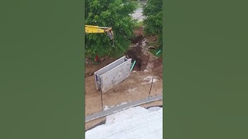 Trench Box set for Sewer Pipe install - #komatsu #utilities #dirtyhandscleanmoney