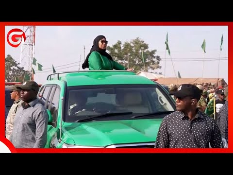 Live MSAFARA Wa MAMA SAMIA WASIMAMA KALINZI WANANCHI WAJITOKEZA ASIMAMA JUU Ya GARI