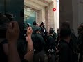 الرئيس أحمد الشرع يصل فندق بادية الشام للقاء وجهاء دير الزور