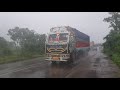 बारिश में मस्त  Ashok Leyland ट्रक जाते हुए