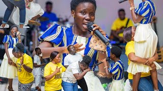 Davelyn  Boatemaa Shake Dormaa wamfie Through worship