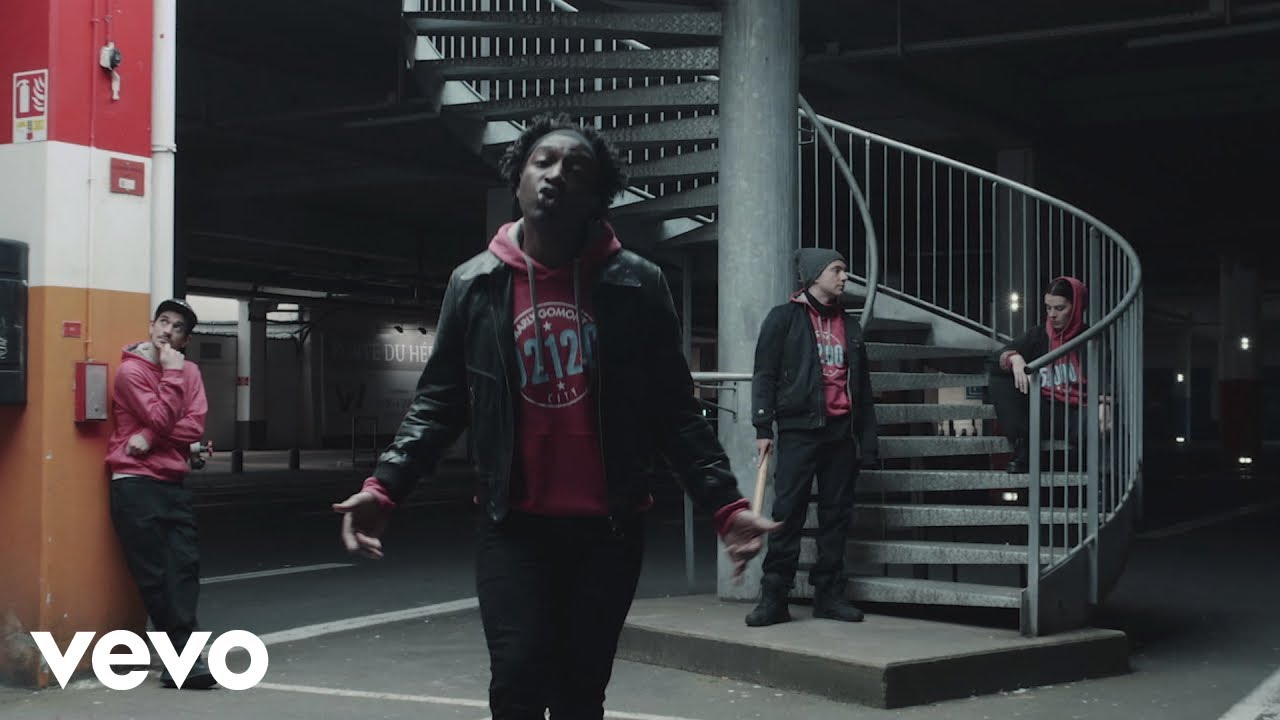 Kamini - Je M'en Bats Les Couilles (clip officiel) Kamini - Je M'en Bats Les Couilles (clip officiel)