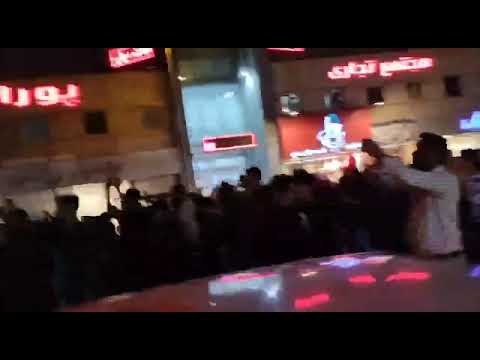 شروع اعتراضات مردمی در بندرعباس سیتی سنتر این جنبش را سر بازایستادن نیست سه شنبه ۲۹ شهریور