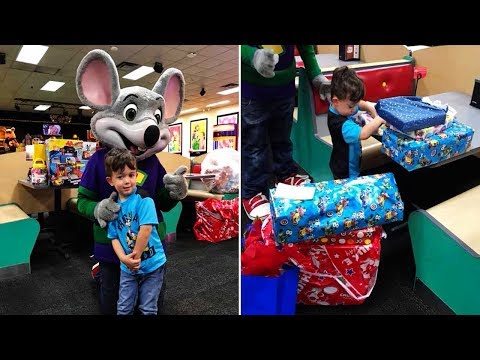 When No One Showed For This Little Boy’s Party, A Stranger At Chuck E  Cheese’s Made An Unusual Offe