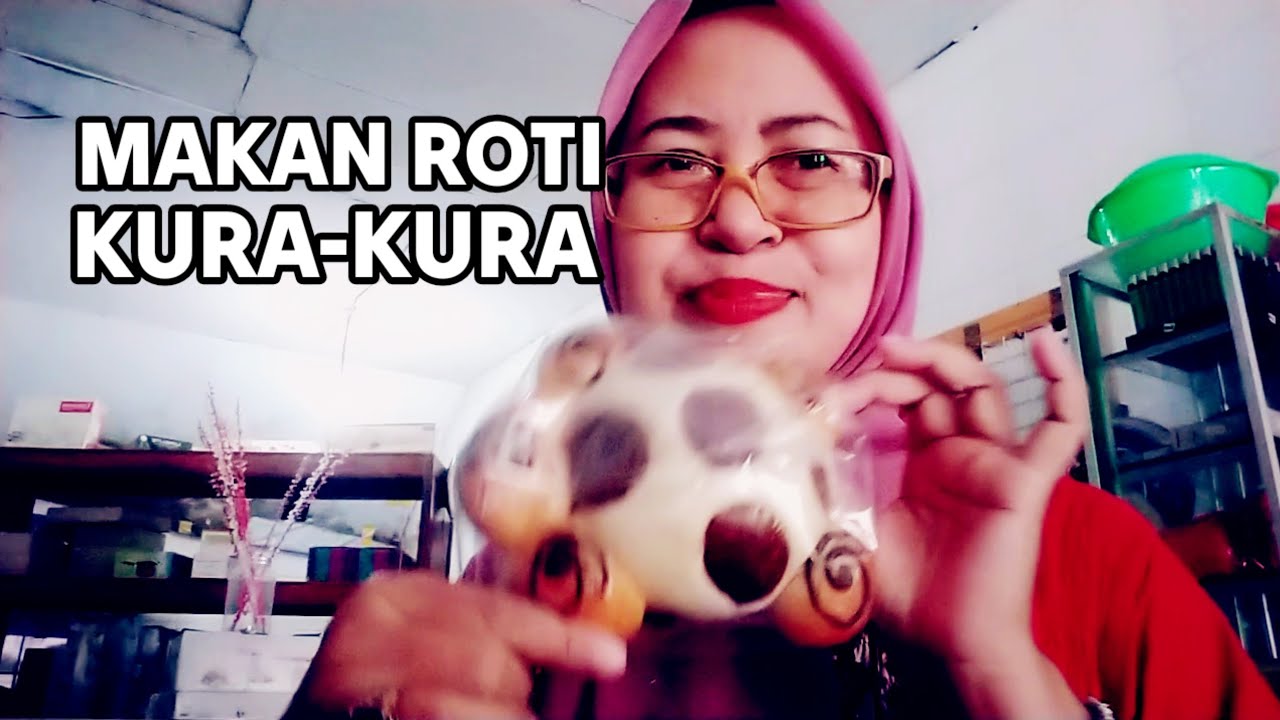makan roti kura-kura