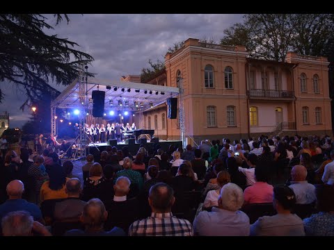 მუსიკის ენა დიალოგისთვის - ელისო ბოლქვაძემ და აფხაზურმა კაპელამ ზუგდიდში კონცერტი გამართეს