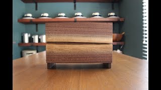 Making a Box with Live Edge Drawers I came up with this design a few years ago and have made a few versions since then. It uses live edge pieces flipped inwards as the