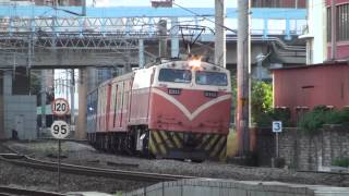 E333電力機車掛載行李車