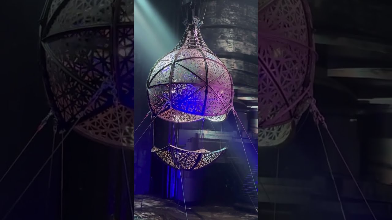 Дубайский цирк La Perl - показали эволюцию нашего Мира