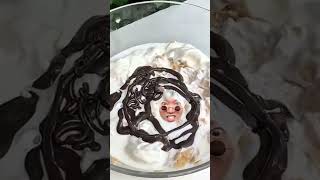 আইসক্রিমের সাথে চকোলেট মিশিয়ে নিন।