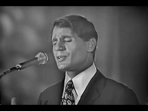 عبد الحليم وفضلت مستني بأمالي