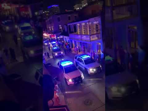 new-orleans-police-are-clearing-crowds