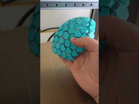 Stoff aus dem 3D Drucker? 😳 Denkst du wir sollten einen neuen Versuche wagen? 🤔 Design: @benji