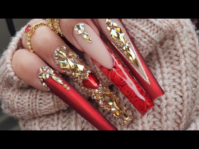 Pin by Barbie on Nails | Gold nails, Quinceanera nails, Gold acrylic nails