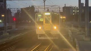 817系VG1604編成普通直方行　折尾駅発車と415系FO1501編成＋FO1509編成　普通小倉行　折尾駅到着