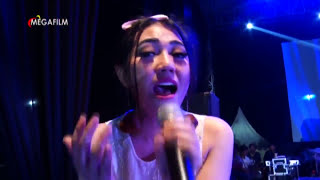 Via Vallen  Concer Keliatan Cd nya pada menit ke 15.02