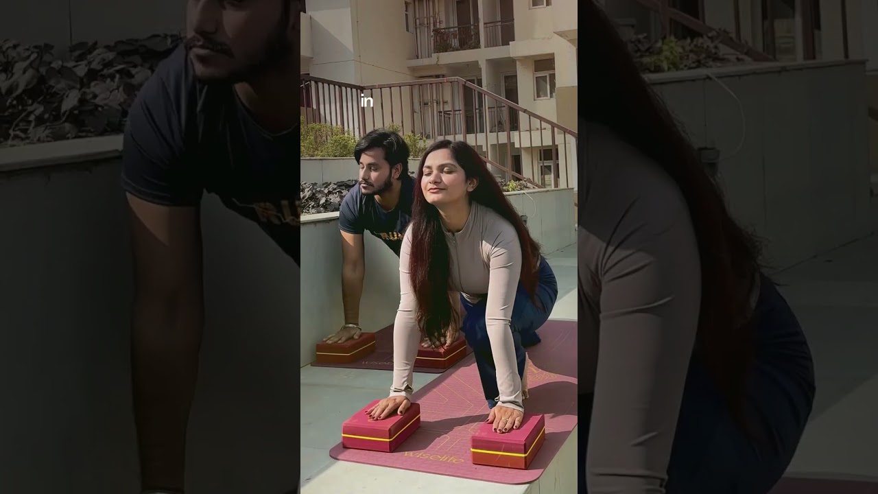 Пары, занимающиеся йогой вместе, сохраняют спокойствие.