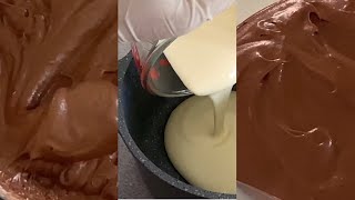 طريقة عمل موس الشوكولاتة لحشوة الكيك بثلاث مكونات فقط