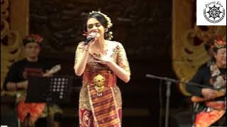 Kr  Meraih Rembulan - Intan Soekotjo - Penyanyi  Keroncong Muda dan Cantik