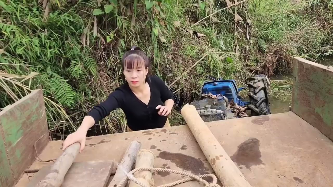 Tractor Restorating and Repair - Tractor Abandoned for 20  Years Under The River !