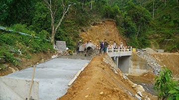 Cầu Cong Suối Dầm (T63) | Hửng nắng đổ bê tông đường dẫn công trường nhộn nhịp băng về đích