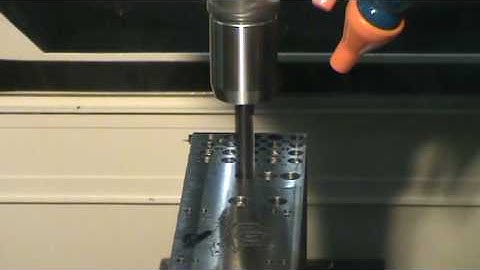 DropsA MQL on a 10 MM Drill