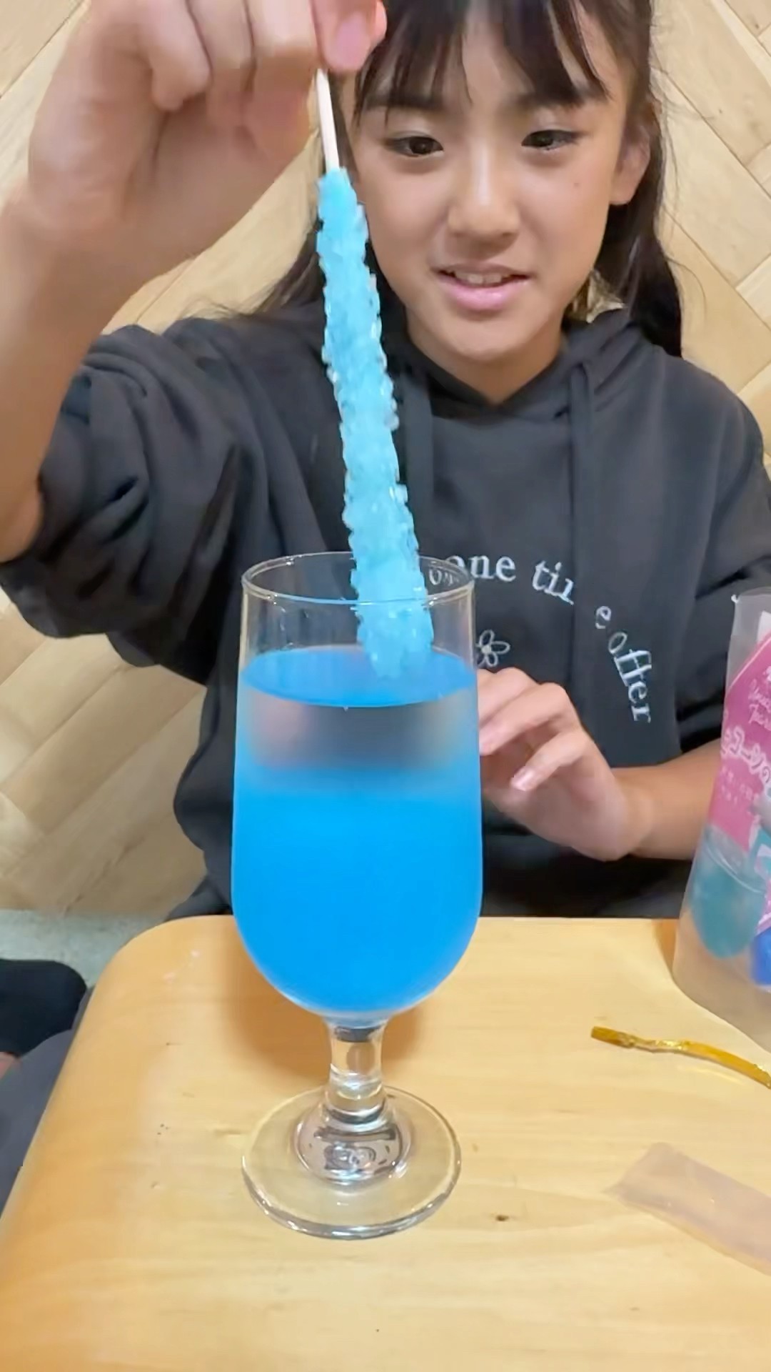 【あちゃぴ】ユニコーンのなみだをのんでみる！#shorts